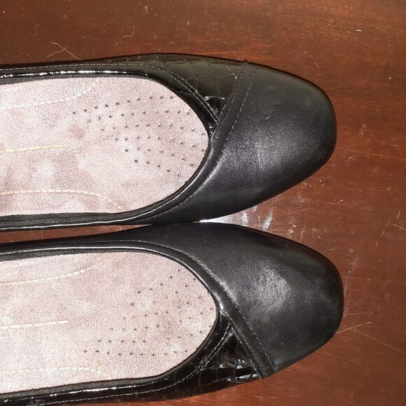 Clarks Shoes Black Leather Low Heel Slip-On Comfort Shoes 8 W Wide 83060 Career - Picture 8 of 12